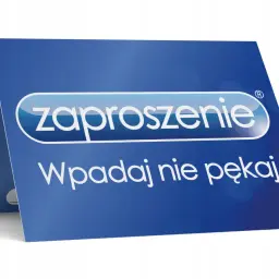 Niebieska kartka z napisem "Zaproszenie" i "Wpadaj nie pękaj".