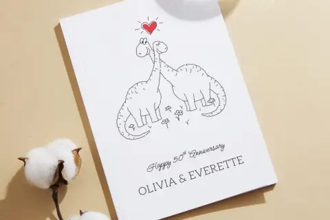 Urocza okładka z dinozaurami i sercem. Idealna na odnowienie przysięgi małżeńskiej tekst na wesoło dla Olivii i Everette.