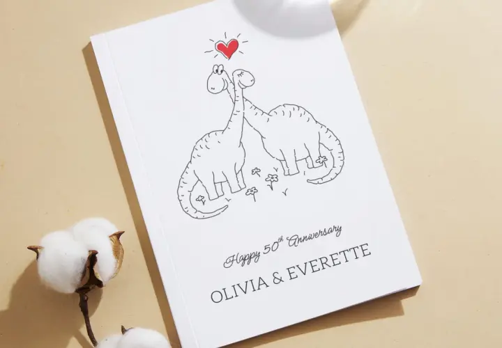 Urocza okładka z dinozaurami i sercem. Idealna na odnowienie przysięgi małżeńskiej tekst na wesoło dla Olivii i Everette.