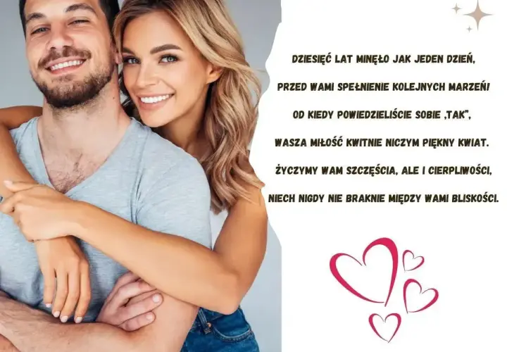 Uśmiechnięta para świętuje rocznicę ślubu. Oryginalne życzenia na rocznicę ślubu podkreślają piękno ich miłości.
