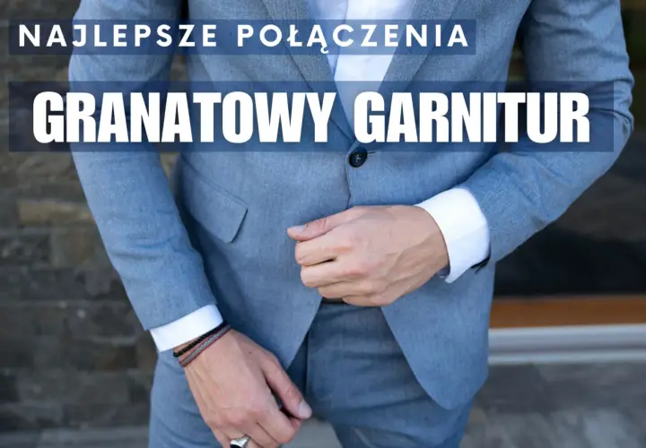 Jaka koszula do granatowego garnituru na wesele? Elegancki mężczyzna w szarym garniturze, biała koszula, bransoletki.