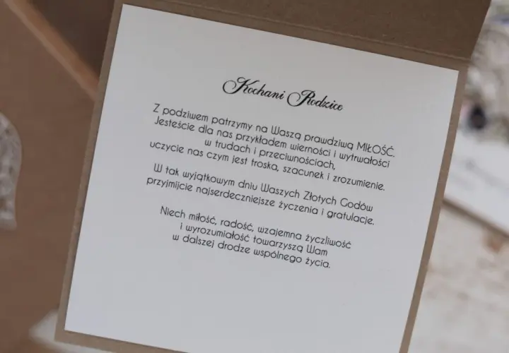 Wzruszające cytaty na 45 rocznicę ślubu dla rodziców. Życzenia miłości, radości i wzajemnej życzliwości.
